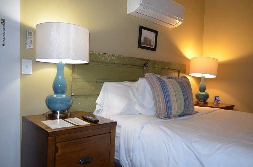William Watson Hotel (Adults Only) Pittsfield Bagian luar foto
